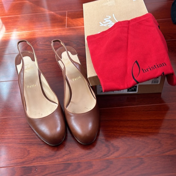 Christian louboutin sling backs. Size 9 - Picture 9 of 9